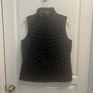 Black Northface vest, size small 
Excellent condition